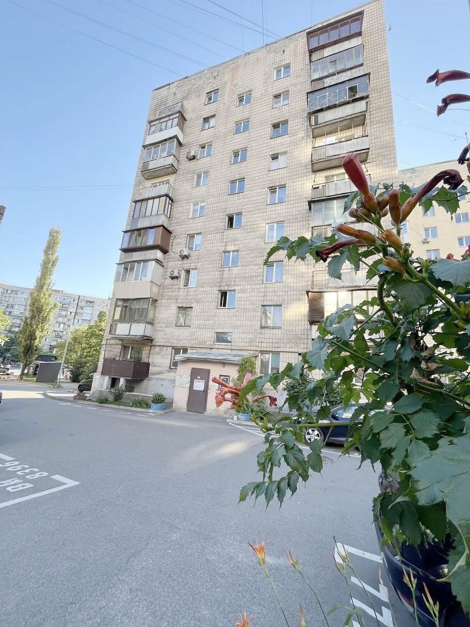 2-кк, Голосіївський район, проспект Науки 15, 55000$